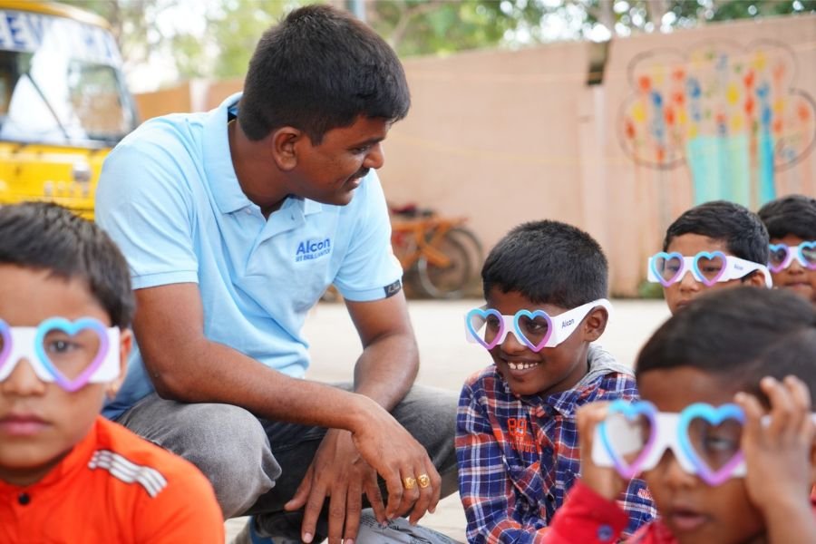 Alcon India helps underprivileged children to See Brilliantly on World Sight Day - The India Wire