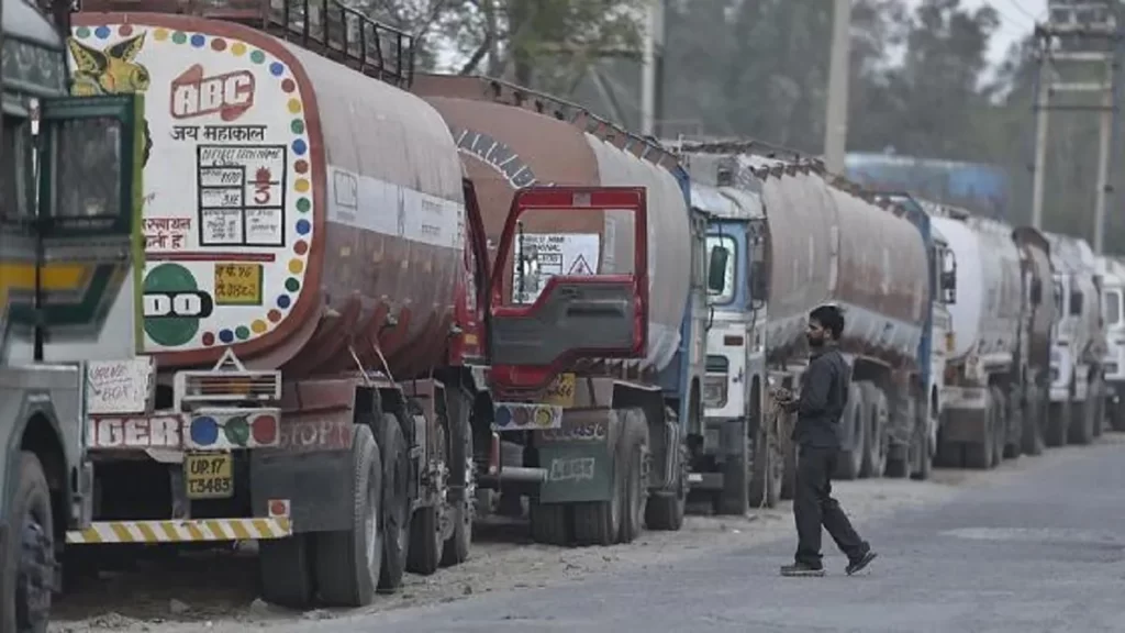 Manipur: Protesters block Imphal-bound trucks carrying essential goods in Kangpokpi, one security personnel martyred