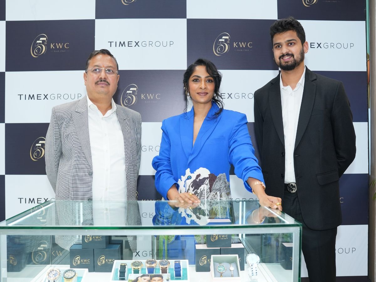 Salaar Actress Sriya Reddy unveils special edition Timex and Guess ...