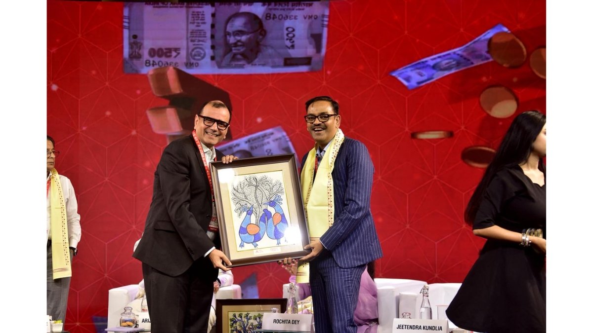 Mr. Jeetendra Kundlia, Founder & CEO of OJB Herbals, honored at the ABP Ananda GST Conclave.-tbt